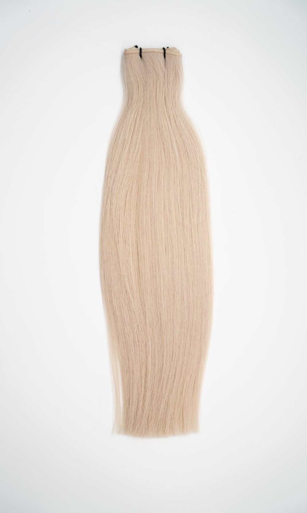 weißblond unserer Weft extensions einzusetzen in tressentechnik in unserem Friseursalon in Bamberg, Extensionsspezialist