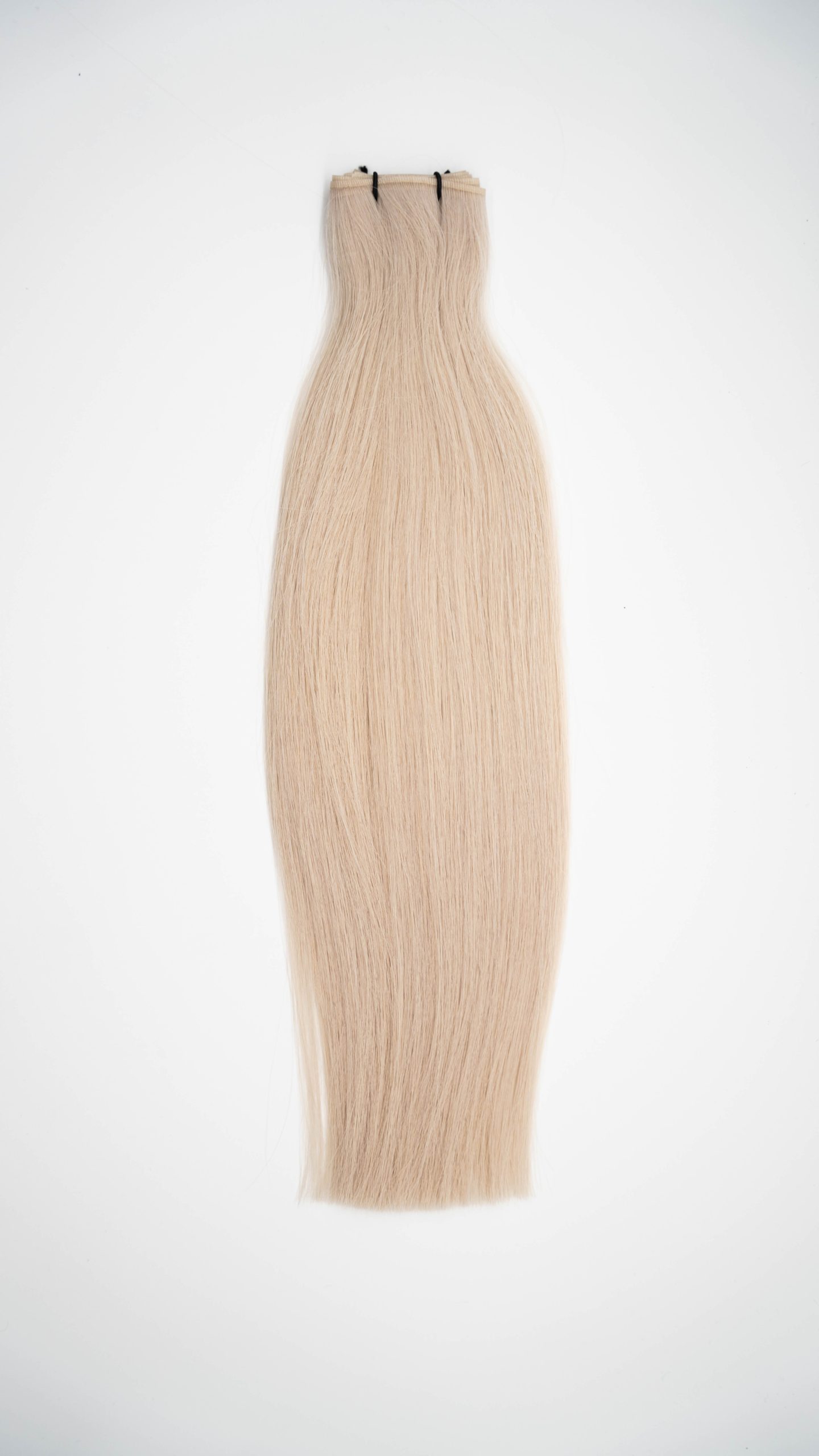 weißblond unserer Weft extensions einzusetzen in tressentechnik in unserem Friseursalon in Bamberg, Extensionsspezialist