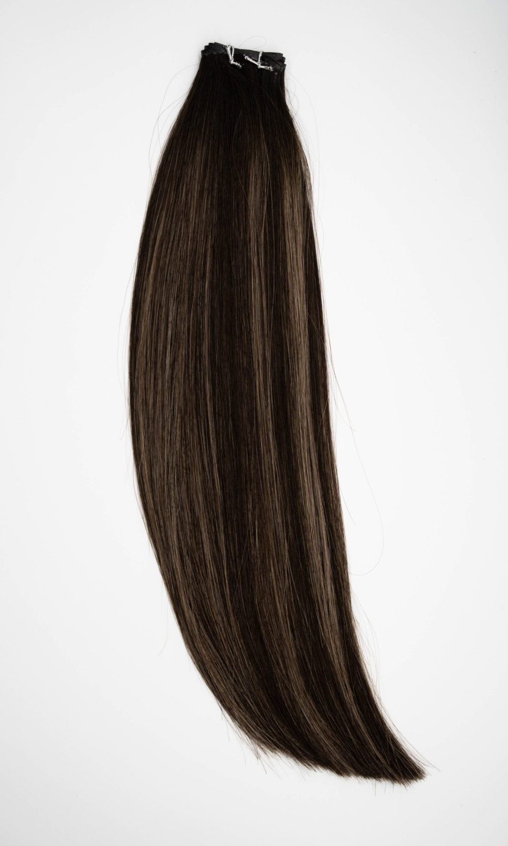 dunkelbrauner balayage ton unserer Extensions, anzubringen als Tressentechnik, Verwendung in unserem Friseursalon in Bamberg, Exteniosnspezialist Bamberg