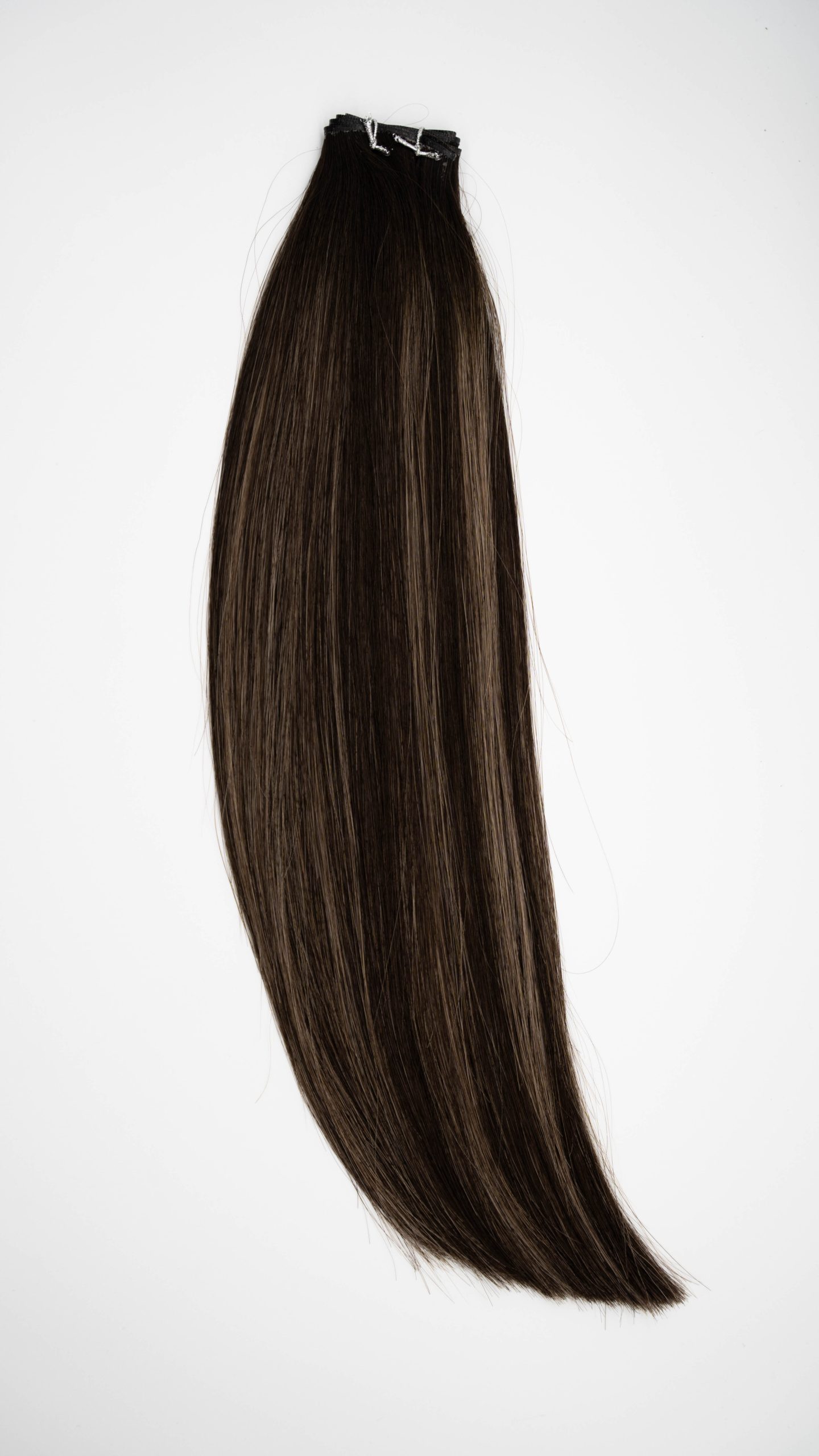 dunkelbrauner balayage ton unserer Extensions, anzubringen als Tressentechnik, Verwendung in unserem Friseursalon in Bamberg, Exteniosnspezialist Bamberg